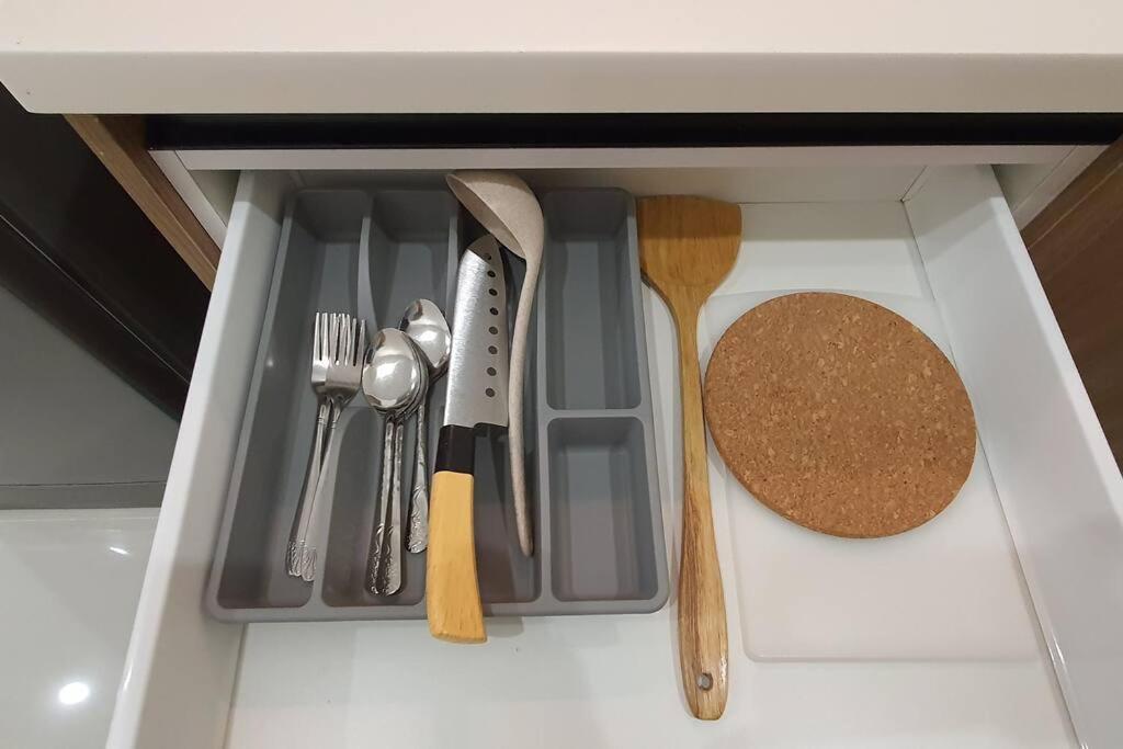 Kozi Square New Sgh Cozy Home 8A Кучинг Екстериор снимка